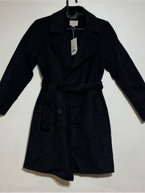 MANTEAUTAYLOR
NOIR SEZANE comes with a free gift